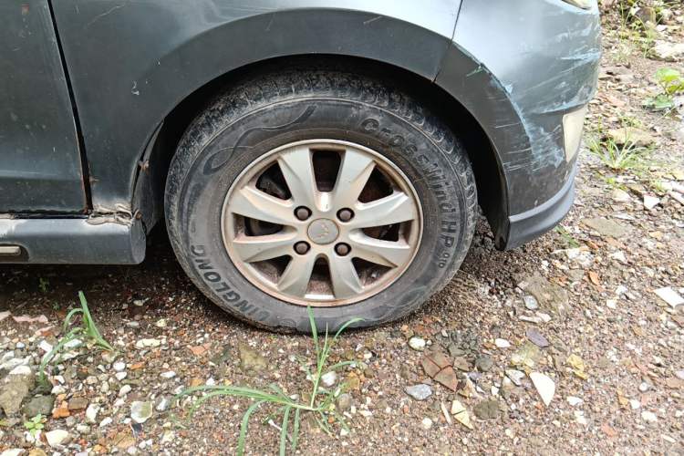 Used Wuling Hongguang 2014 1.5L S Luxury Model Right Front Wheel Hub