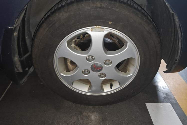 Used Wuling Hongguang 2014 1.5L Standard Version Right Front Wheel Hub