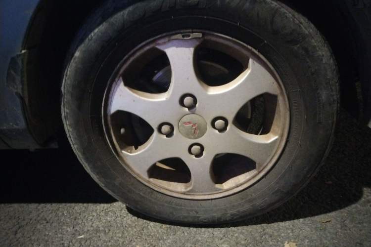 Used Wuling Hongguang 2014 1.2L Standard Model China IV Right Front Wheel Hub