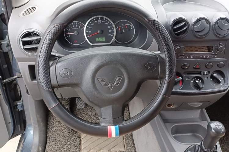 Used Wuling Hongguang 2014 1.2L Base Model China IV Steering Wheel