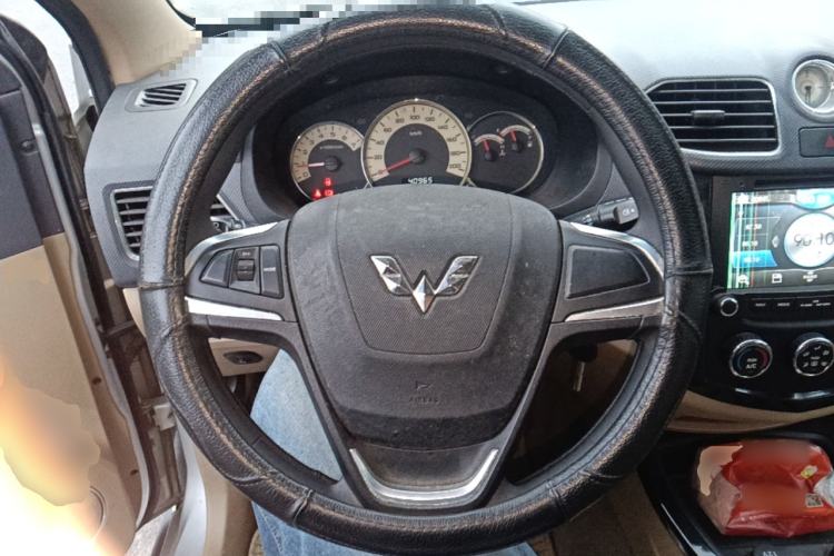 Used Wuling Hongguang 2014 1.5L S Luxury Model Steering Wheel