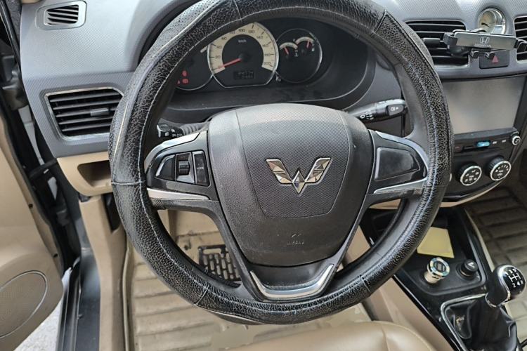 Used Wuling Hongguang 2014 1.5L S Luxury Model Steering Wheel