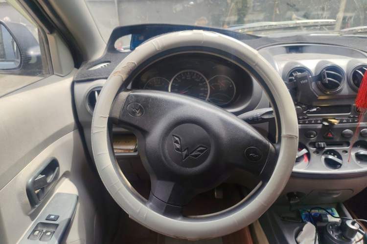 Used Wuling Hongguang 2014 1.2L Base Model China IV Steering Wheel
