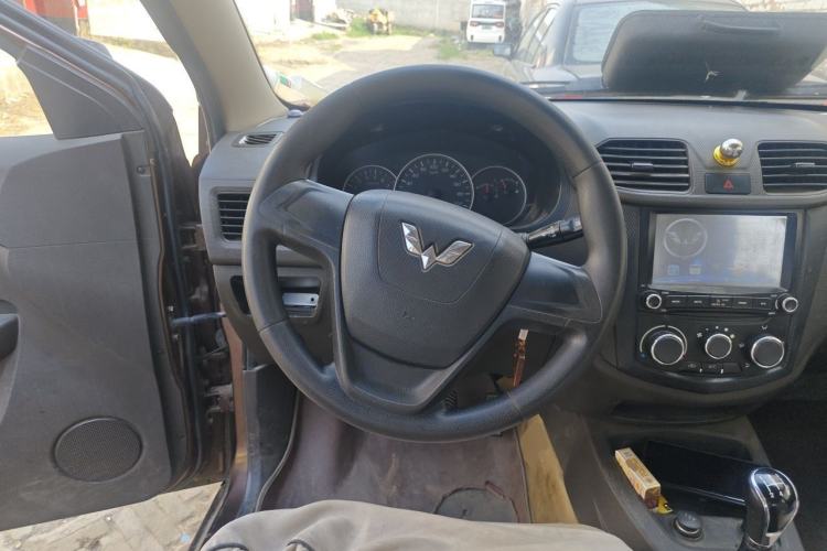 Used Wuling Hongguang 2014 1.2L S Standard Version China IV Standard Steering Wheel