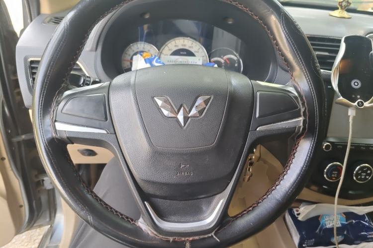 Used Wuling Hongguang 2014 1.5L S Luxury Model Steering Wheel