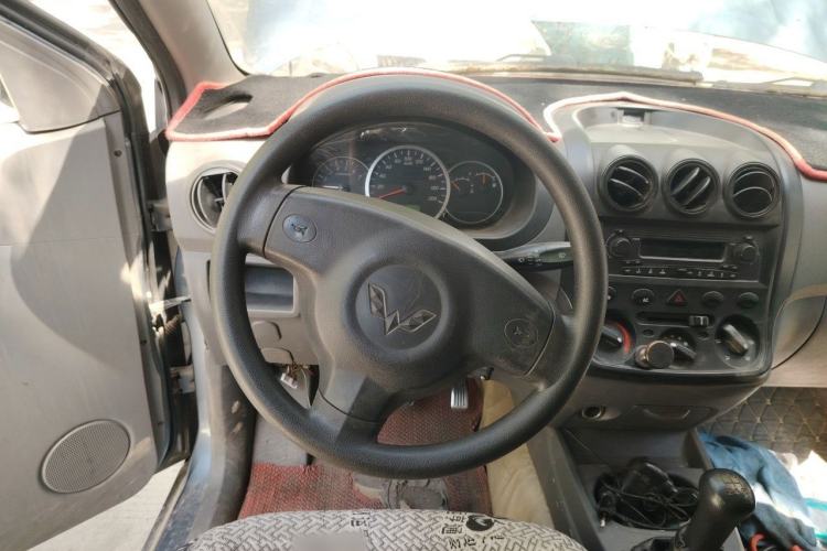 Used Wuling Hongguang 2014 1.2L Base Model China IV Steering Wheel