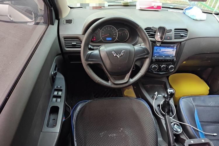 Used Wuling Hongguang 2014 1.5L S Standard Version Steering Wheel