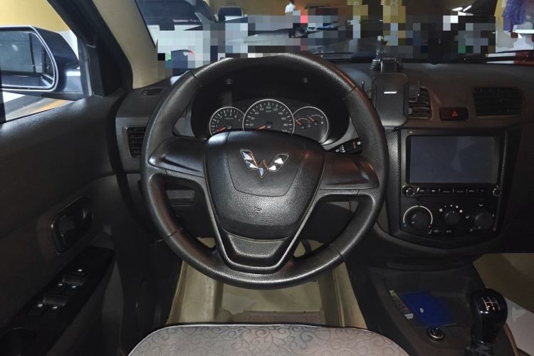 Used Wuling Hongguang 2014 1.5L Standard Version Steering Wheel