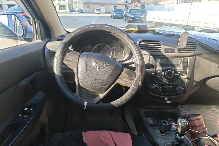 Used Wuling Hongguang 2014 1.2L Standard Model China IV Steering Wheel