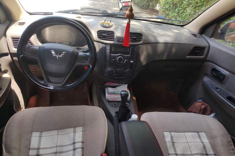 Used Wuling Hongguang 2014 1.5L Base Version Center Console