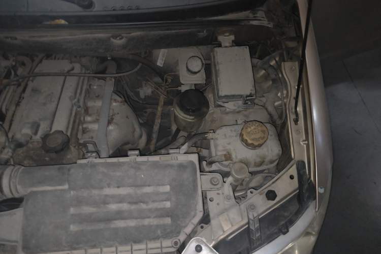 Used Wuling Hongguang 2014 1.2L Standard Model China IV Engine Bay Left