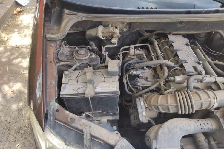 Used Wuling Hongguang 2014 1.5L Base Version Engine Bay Right