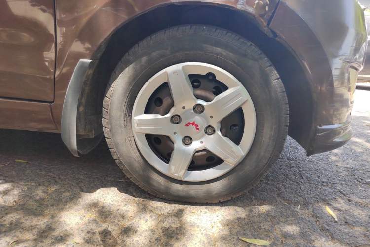 Used Wuling Hongguang 2014 1.5L Base Version Right Front Wheel Hub