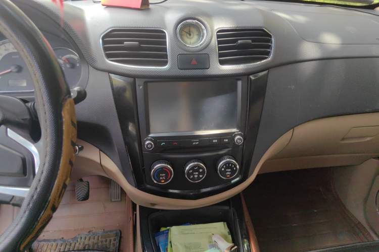 Used Wuling Hongguang 2014 1.5L S Luxury Model Audio And AC Panel