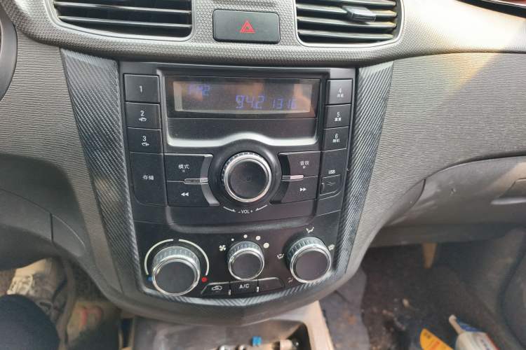Used Wuling Hongguang 2014 1.5L S Standard Version Audio And AC Panel