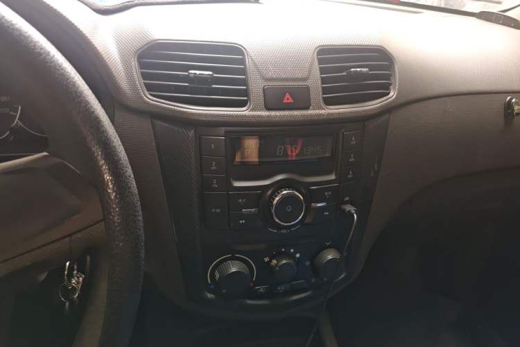 Used Wuling Hongguang 2014 1.5L S Standard Version Audio And AC Panel