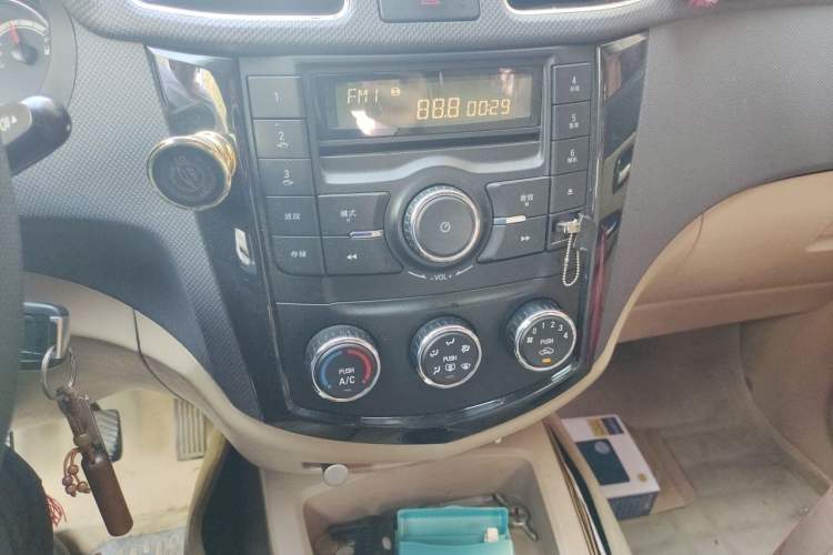 Used Wuling Hongguang 2014 1.5L S Standard Version Audio And AC Panel