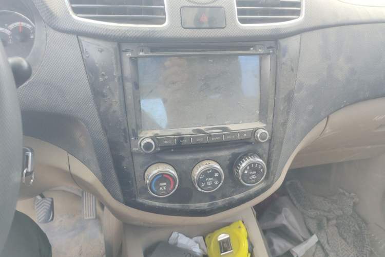 Used Wuling Hongguang 2014 1.5L S Comfort Model Audio And AC Panel