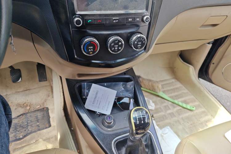 Used Wuling Hongguang 2014 1.5L S Luxury Model Audio And AC Panel