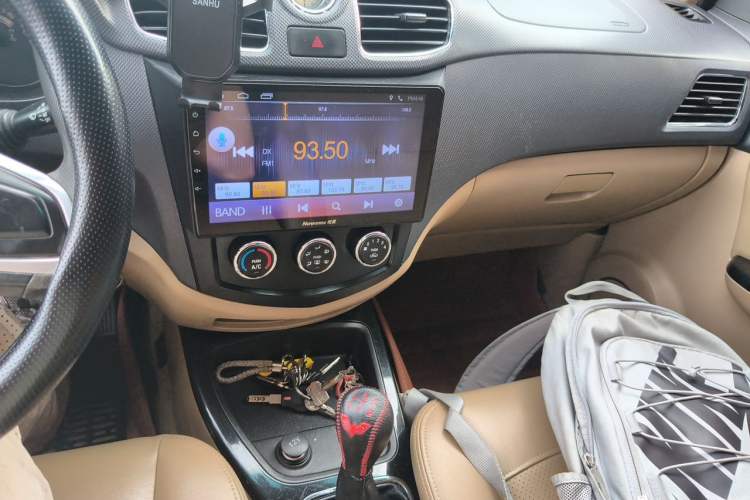 Used Wuling Hongguang 2014 1.5L S Comfort Model Audio And AC Panel