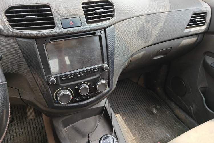 Used Wuling Hongguang 2014 1.5L S Standard Version Audio And AC Panel