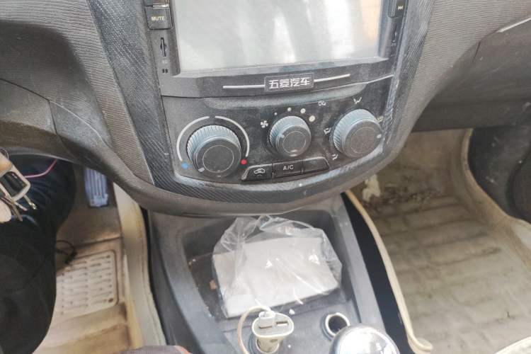 Used Wuling Hongguang 2014 1.5L S Standard Version Audio And AC Panel