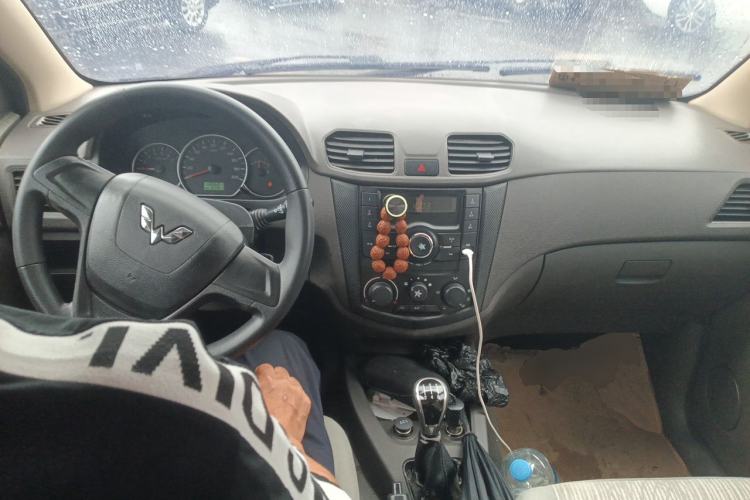 Used Wuling Hongguang 2014 1.2L Base Model China IV Center Console