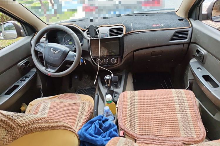 Used Wuling Hongguang 2014 1.5L Standard Version Center Console