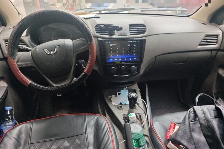 Used Wuling Hongguang 2014 1.5L Base Version Center Console