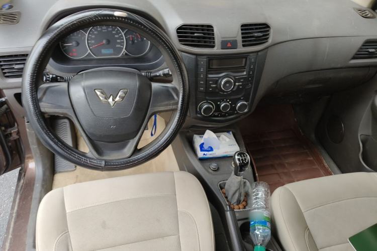 Used Wuling Hongguang 2014 1.2L S Standard Version China IV Standard Center Console