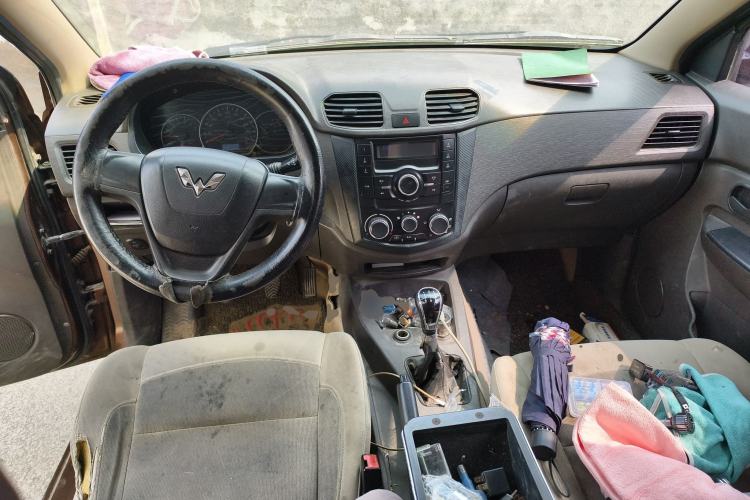 Used Wuling Hongguang 2014 1.5L S Standard Version Center Console