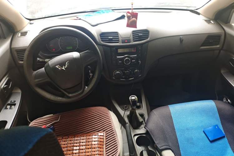 Used Wuling Hongguang 2014 1.5L S Standard Version Center Console