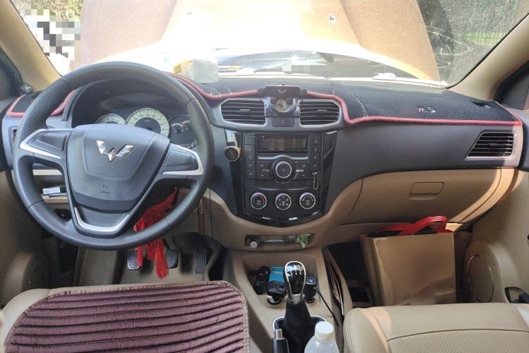 Used Wuling Hongguang 2014 1.5L S Standard Version Center Console