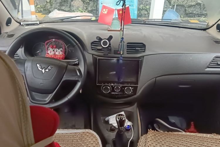 Used Wuling Hongguang 2014 1.5L S Standard Version Center Console
