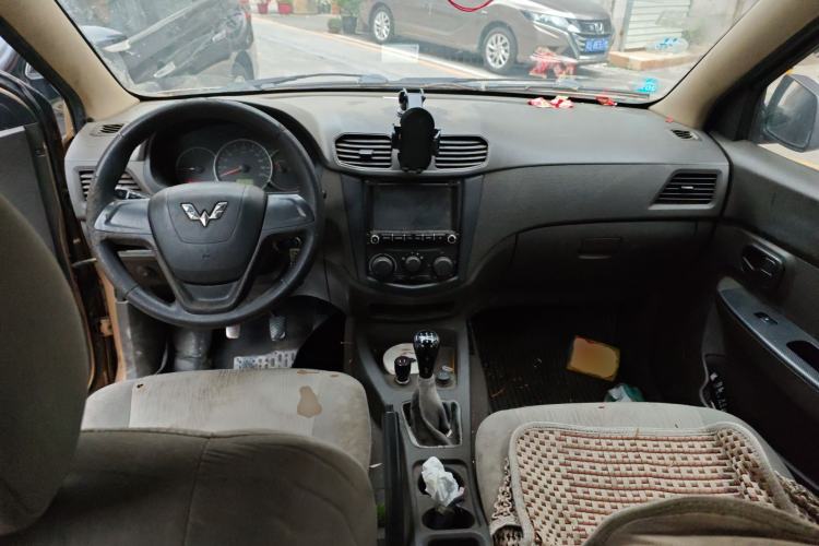 Used Wuling Hongguang 2014 1.5L Base Version Center Console