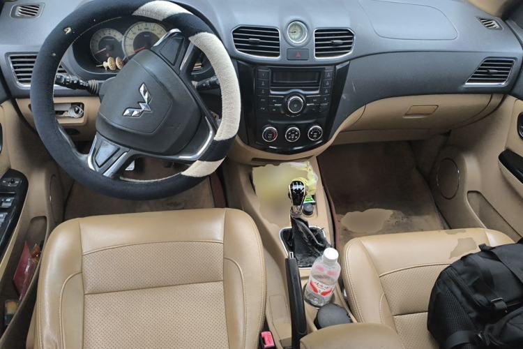 Used Wuling Hongguang 2014 1.2L S Comfort Model China IV Center Console