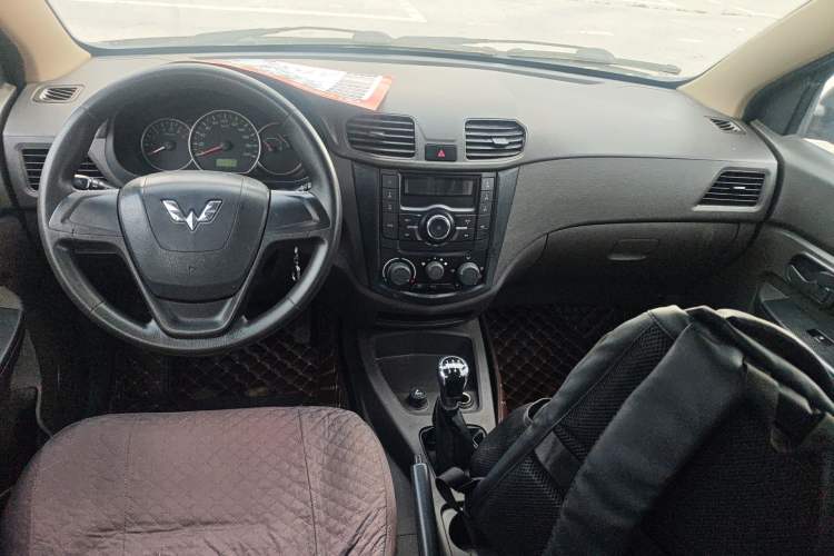 Used Wuling Hongguang 2014 1.5L S Standard Version Center Console