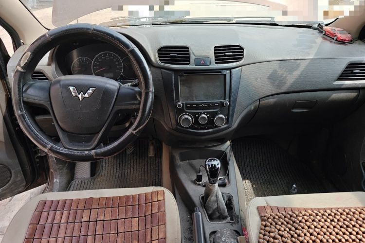 Used Wuling Hongguang 2014 1.5L S Standard Version Center Console
