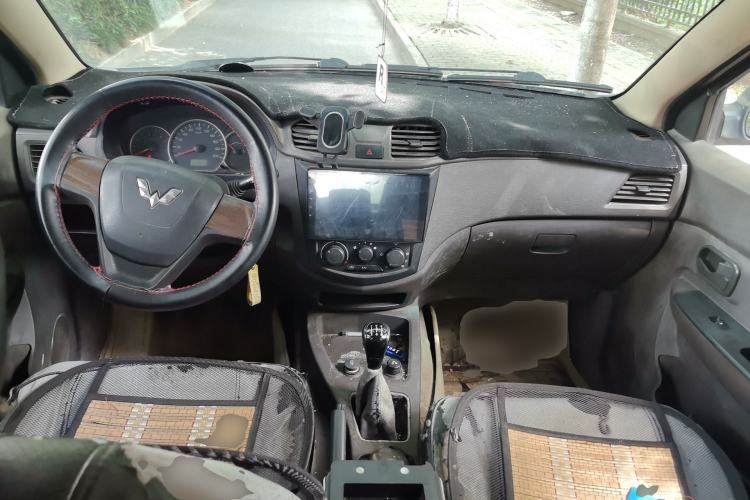 Used Wuling Hongguang 2014 1.5L Standard Version Center Console