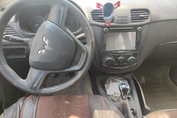 Used Wuling Hongguang 2014 1.5L S Standard Version Center Console