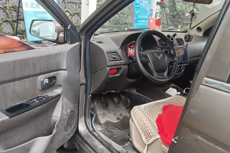 Used Wuling Hongguang 2014 1.5L S Standard Version Driver Seat