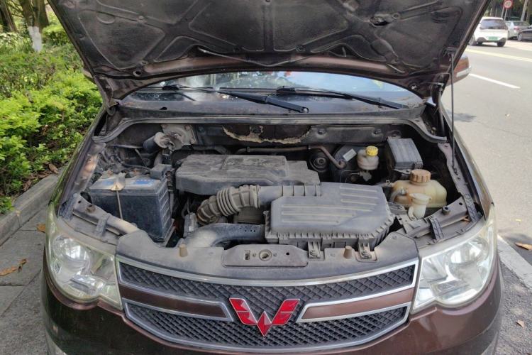 Used Wuling Hongguang 2014 1.5L S Luxury Model Engine Bay