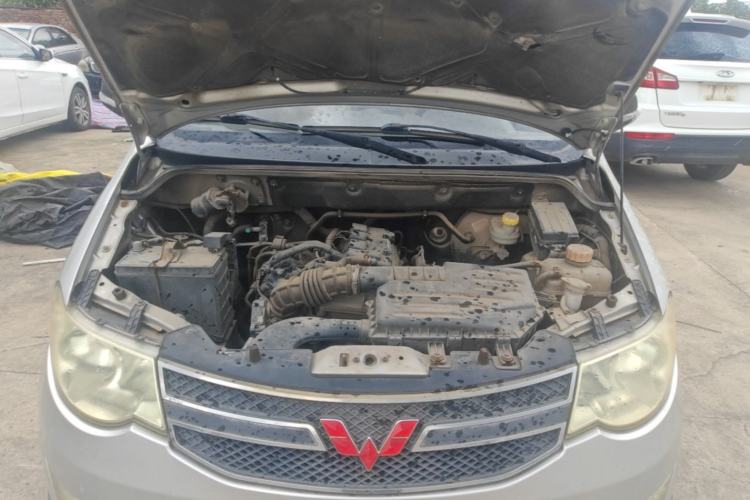 Used Wuling Hongguang 2014 1.5L S Comfort Model Engine Bay