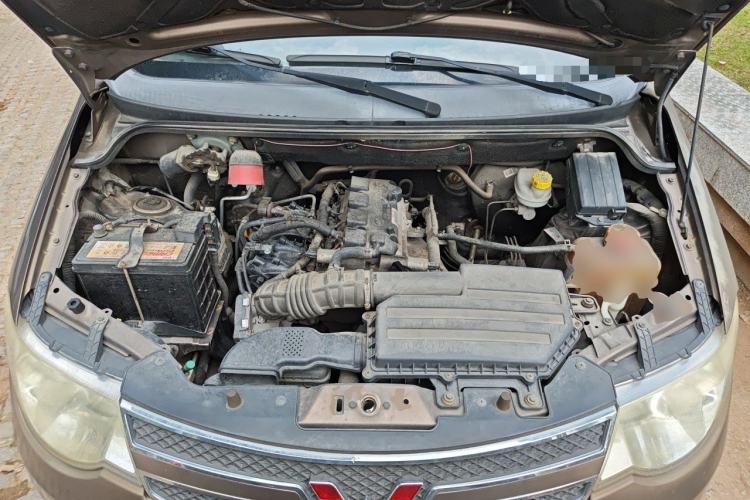 Used Wuling Hongguang 2014 1.5L Standard Version Engine Bay