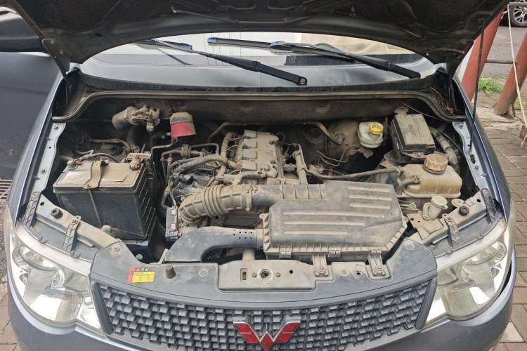 Used Wuling Hongguang 2014 1.5L Base Version Engine Bay