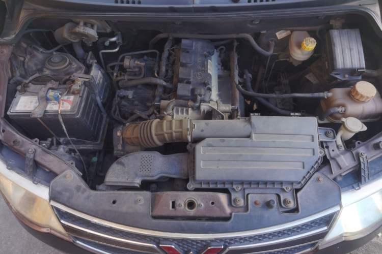 Used Wuling Hongguang 2014 1.5L S Comfort Model Engine Bay