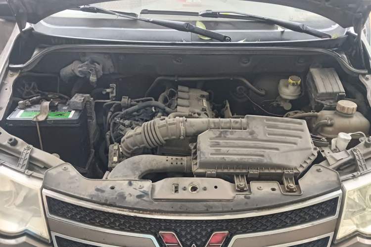 Used Wuling Hongguang 2014 1.5L S Standard Version Engine Bay
