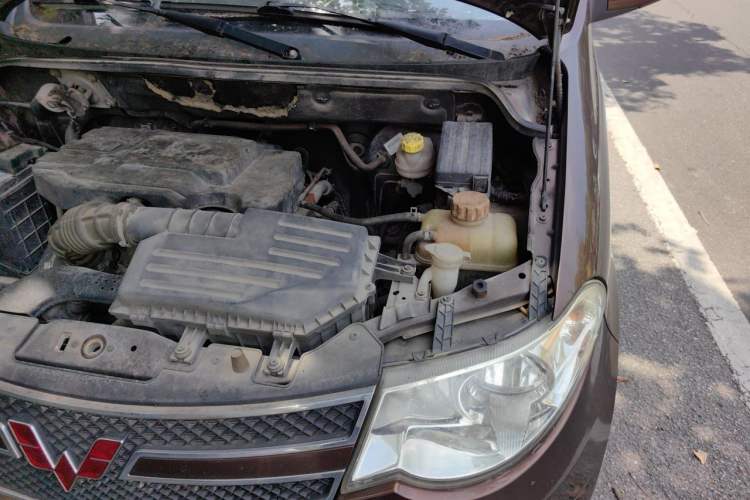 Used Wuling Hongguang 2014 1.5L S Luxury Model Engine Bay Left