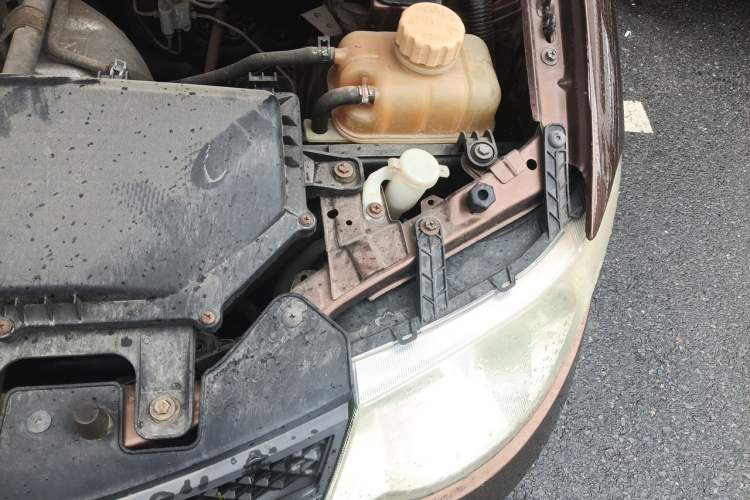 Used Wuling Hongguang 2014 1.2L Base Model China IV Engine Bay Left