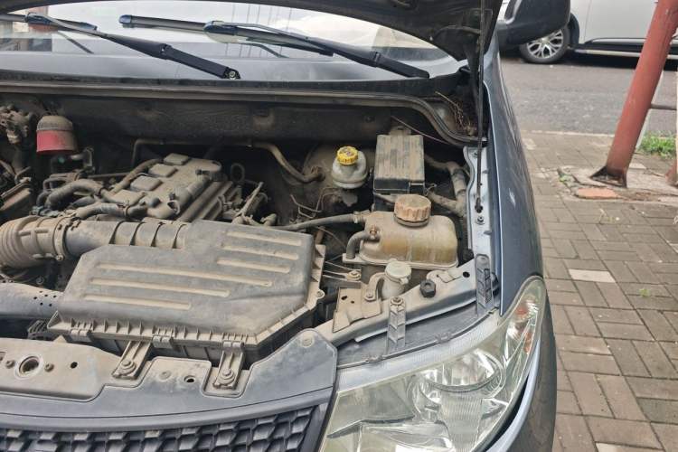 Used Wuling Hongguang 2014 1.5L Base Version Engine Bay Left